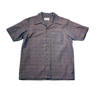 Short-sleeve shirt with button details on a light gray background